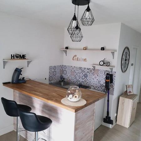 Appartement F2 Centre-Ville Issoire Avec Jolie Vue מראה חיצוני תמונה