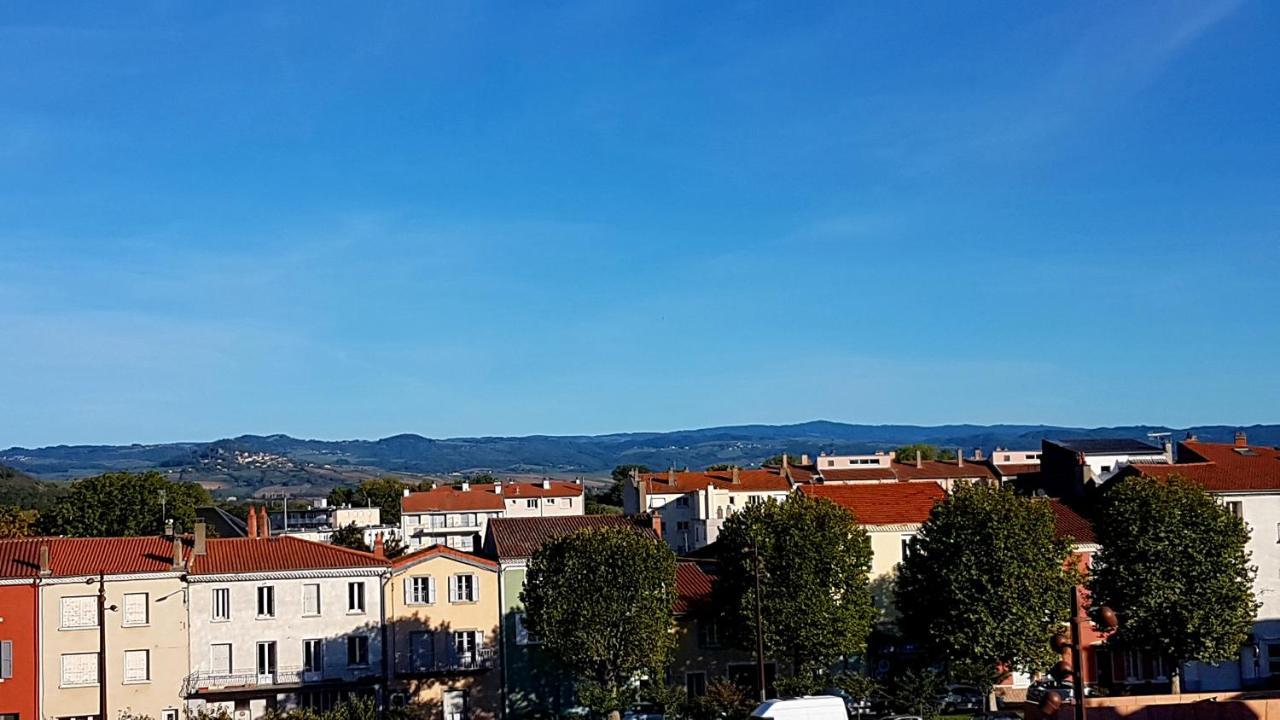 Appartement F2 Centre-Ville Issoire Avec Jolie Vue מראה חיצוני תמונה