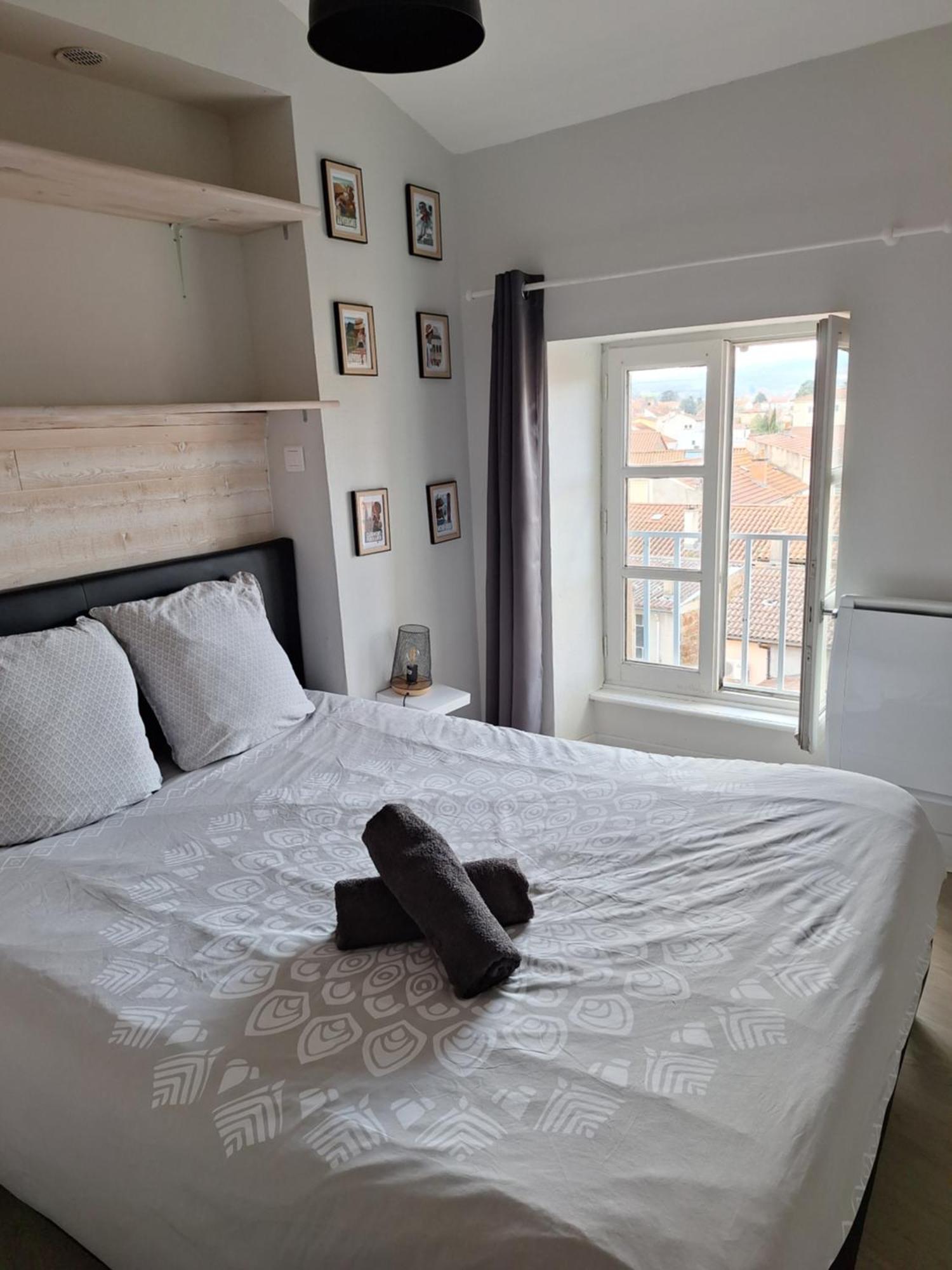 Appartement F2 Centre-Ville Issoire Avec Jolie Vue מראה חיצוני תמונה
