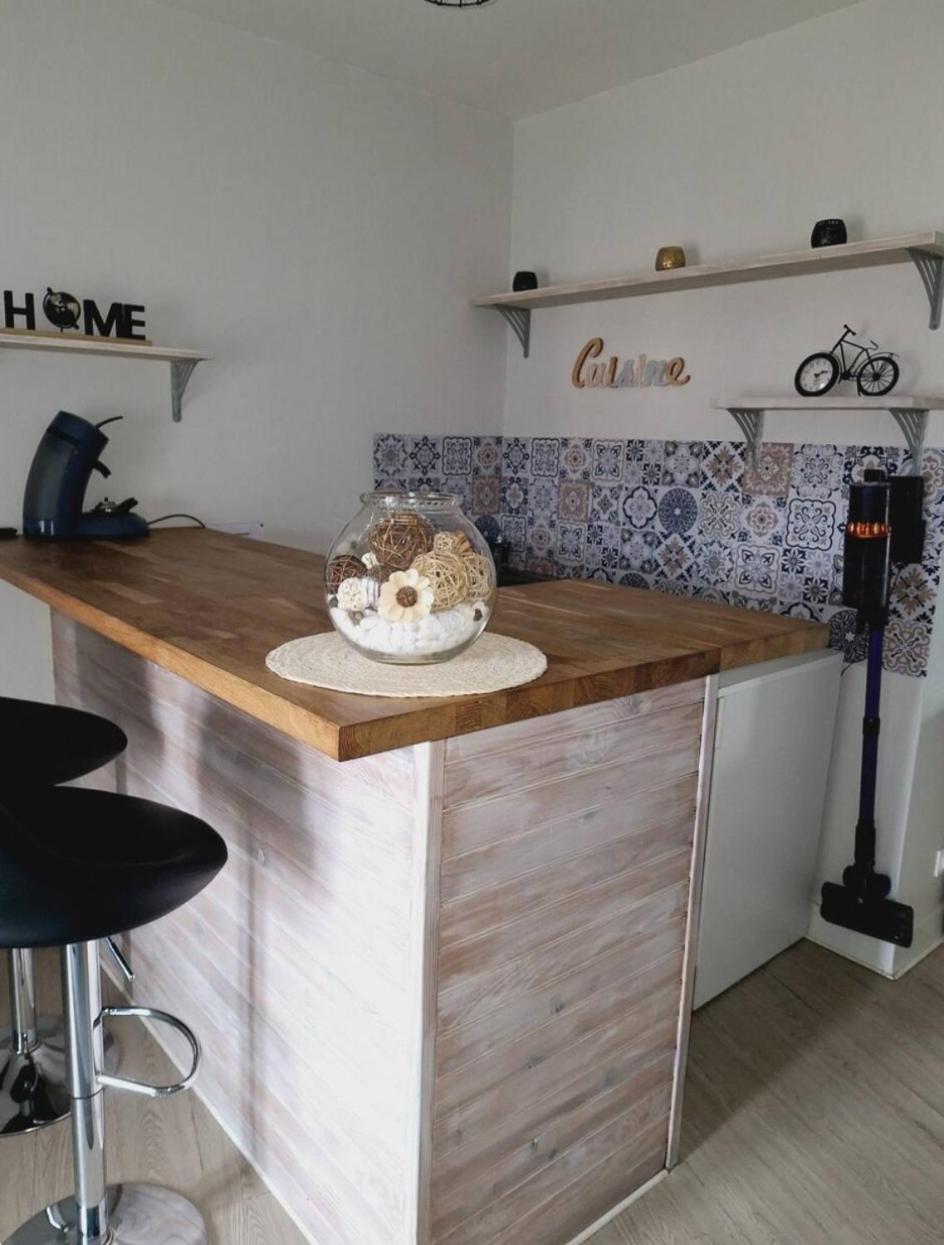 Appartement F2 Centre-Ville Issoire Avec Jolie Vue מראה חיצוני תמונה